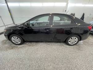 lot 13G image: 2010 Kia Forte - 1 OWNER - MANUAL