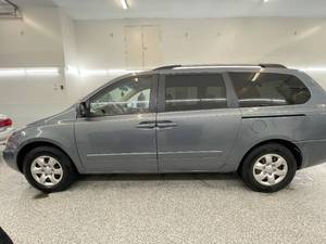 lot 8A image: 2009 Kia Sedona