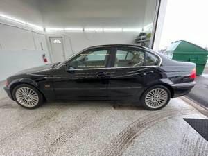 lot 13GA image: 2001 BMW 3 Series 330I