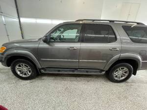 lot 7A image: 2004 Toyota Sequoia Limited - 4X4 - 2 OWNERS