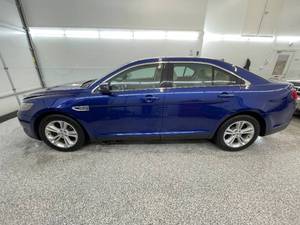 2015 Ford Taurus - 2 OWNERS - AWD