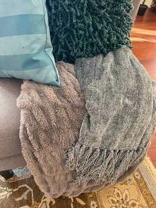 Throw Blankets and Decorative Pillows