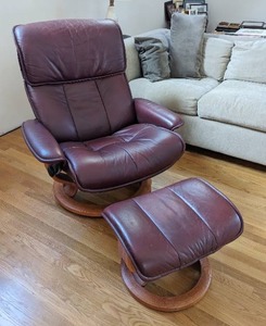 lot 1 image: Ekornes Stressless Recliner And Footstool