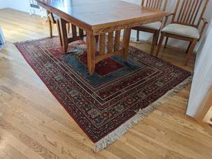 lot 18 image: Area Rug