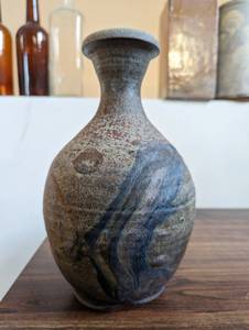 lot 6 image: Saint Johns Pottery Vessel