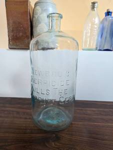 lot 7 image: Newbros Herbicide Bottle