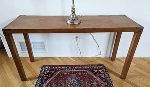 lot 26 image: Lane Sofa Table