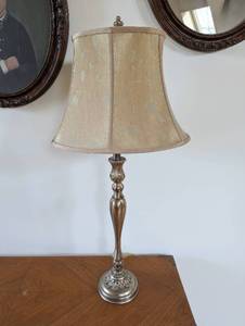 lot 27 image: Stiffel Table Lamp