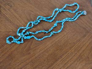 lot 66 image: Turquoise Necklace