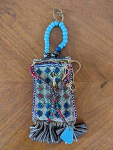 lot 67 image: Vintage Hand Made Native American PouchPurse