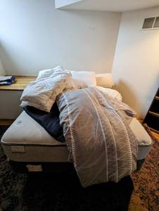 lot 83 image: Guest Bedroom Queen Size Bed With Bedding