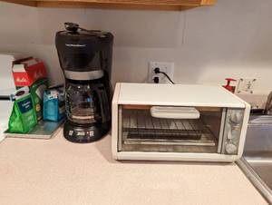 lot 86 image: Kitchen Appliances