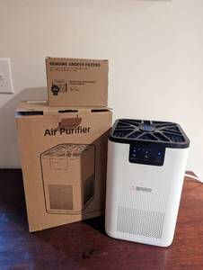 lot 91 image: Air Purifier and Filter