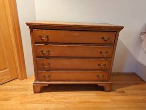lot 94 image: Four Drawer Dresser