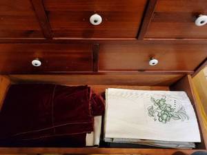 lot 104 image: Contents Of Cabinet