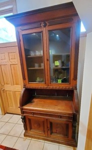 lot 108 image: Antique Hutch