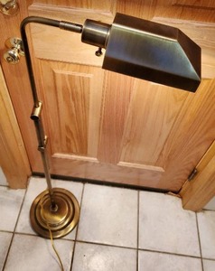 lot 114 image: Floor Lamp