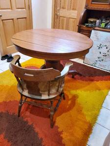 lot 120 image: Round Table