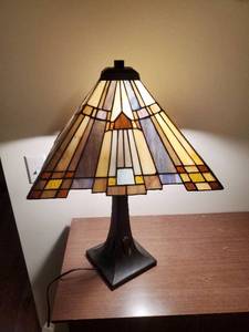 lot 9 image: Stained Glass Lamp