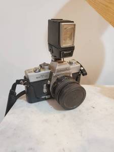 lot 131 image: Minolta SRT101 Camera