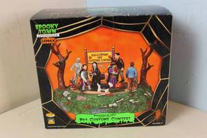 lot 152 image: NEW Lemax Spooky Town Pet Costume Contest # 94955 - Discontinued Collectors Item