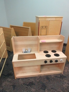 lot 103 image: KIDDIE KITCHEN
