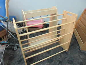 lot 104 image: KIDDIE COAT AND SHOE CENTER AND A STORAGE RACK