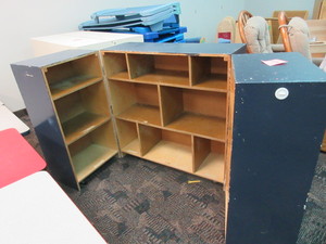 lot 114 image: BLUE WOODEN FOLDING STORAGE CUBE