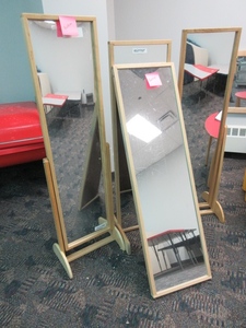 lot 119 image: ASSORTED MIRRORS FOR CHILDREN