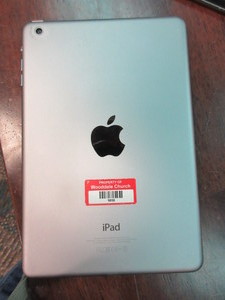 lot 206 image: APPLE I PAD TABLETS  - ALL WIPED AND RESET