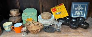 lot 41 image: Shelf Full Of Misc. Vintage Items