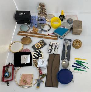 lot 49 image: Group Of Misc. Vintage Items Including Trinket Boxes And More