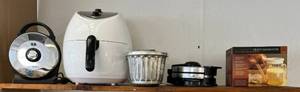 lot 64 image: Shelf Full Of Misc. Vintage Items