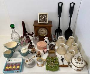 lot 71 image: Large Group Of Misc. Vintage Items