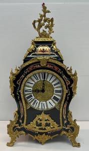 lot 73 image: Le Ore Italy Ornate Black Mantle Clock With Brass German UTE Pendulum Movement Battery Operated 22 12 T x 10 34 W x 5 12D