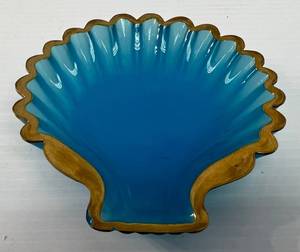 lot 76 image: Antique Opaline Glass Shell Dish 5 34 x 5 38 x 1 (Small Chip On Edge)