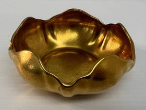 lot 86 image: 1938 Pickard China Gold Painted Floral Design Bowl (286) 5 x 5 x 2