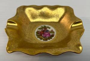 lot 87 image: Vintage Pickard China 24 K Gold Hand Painted Ashtray (147) 5 x 4 x 1 14