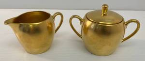 lot 93 image: Vintage Pickard Gold Rose And Daisy Sugar Bowl With Lid And Creamer (617)