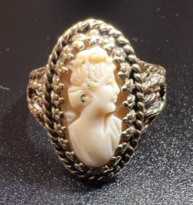 lot 117 image: 10K Gold Cameo Ring Size 6 12  3.87 Grams