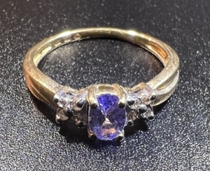 lot 118 image: 10K Gold Ring With Purple Gemstone And Diamonds Size 6 12 1.81 Grams