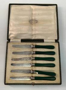 lot 122 image: Vintage Crichen & Co. Ltd. New York & Chicago Sterling Silver Butter Knives With Case Made In England