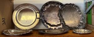 lot 143 image: Shelf Full Of Misc. Vintage Items