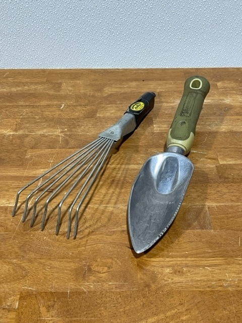 lot 49 image: Dolly Wheels and Garden Tools