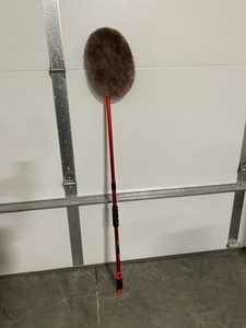 lot 10 image: Extendable Vehicle Scrub Brush