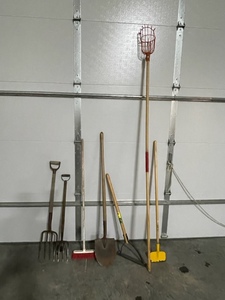 lot 62 image: Outdoor Hand Tools