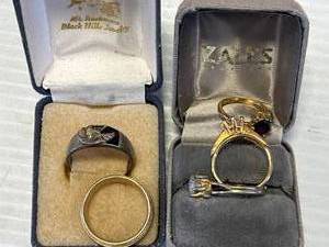 Lot of 5 Rings