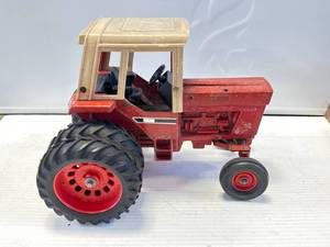 Ertl International Harvester 1586 Tractor 116