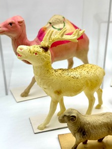 lot 57 image: Collection of Vintage Celluloid Animal Figurines