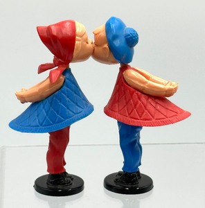 lot 58 image: Pair of Vintage Magneto BGM Kissing Dolls